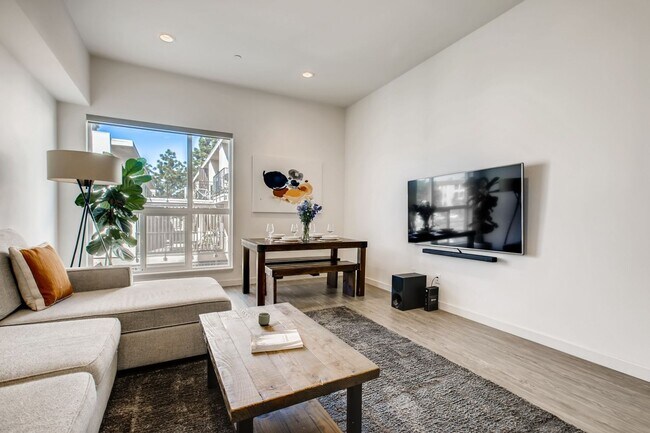 Building Photo - Beautiful Modern Home for Rent in San Diego – Prime Location!