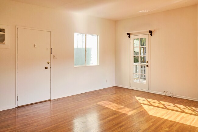 Building Photo - 6148 Glen Holly St