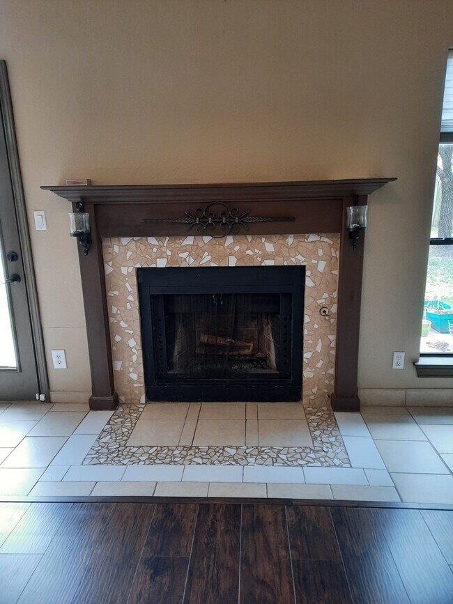 Building Photo - Solar-Powered Pflugerville Property - Lots Of Room and Backyard Living