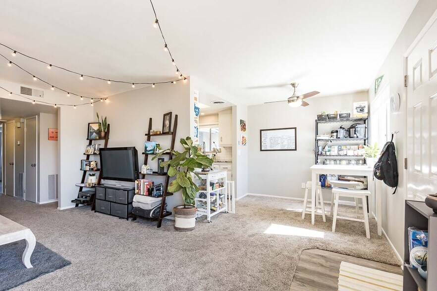 Building Photo - 1750 Prefumo Canyon Rd