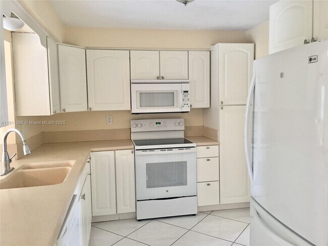 Building Photo - 5706 NE 17th Terrace