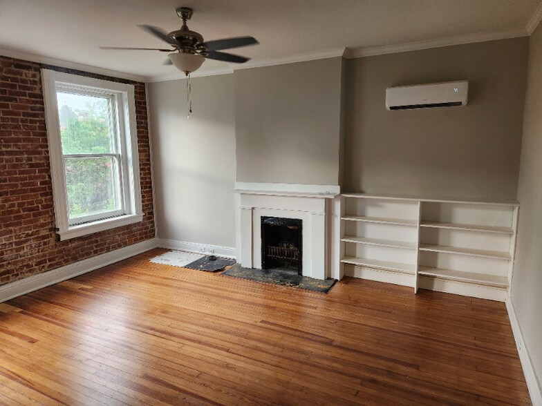Building Photo - 2123 Stuart Ave