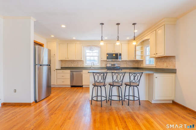 Building Photo - 9 Pleasant St