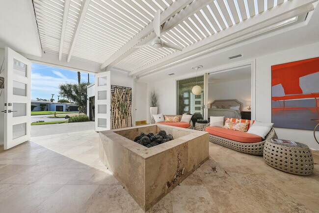 Building Photo - 49845 Lago Dr