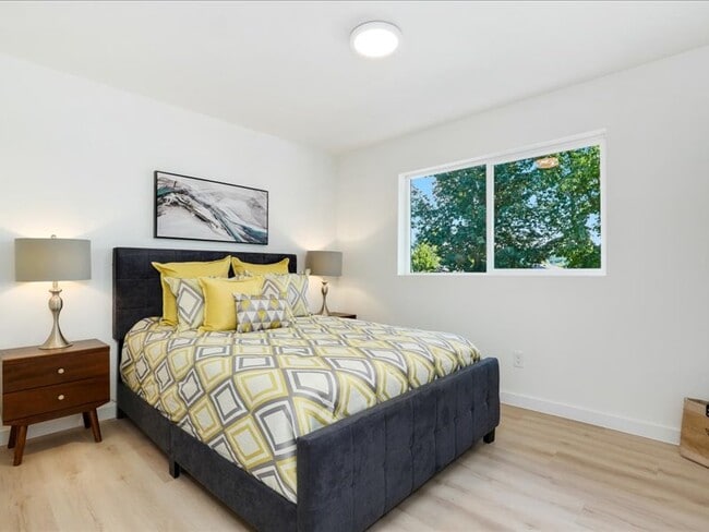 Building Photo - 1004 McDonald Ave