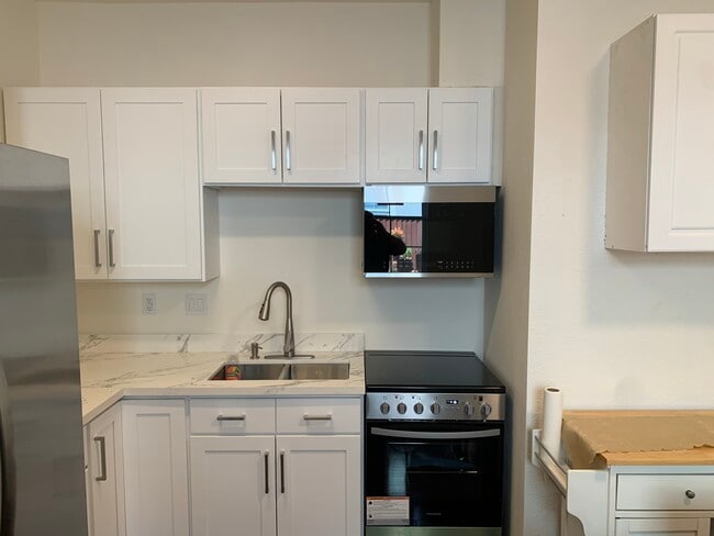 Building Photo - 18 Marsala Pl