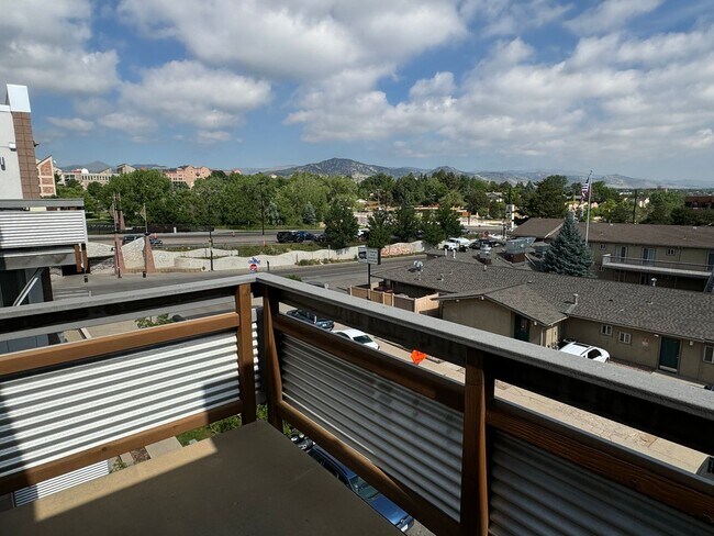 Building Photo - 1B/1B at the Landmark Lofts!