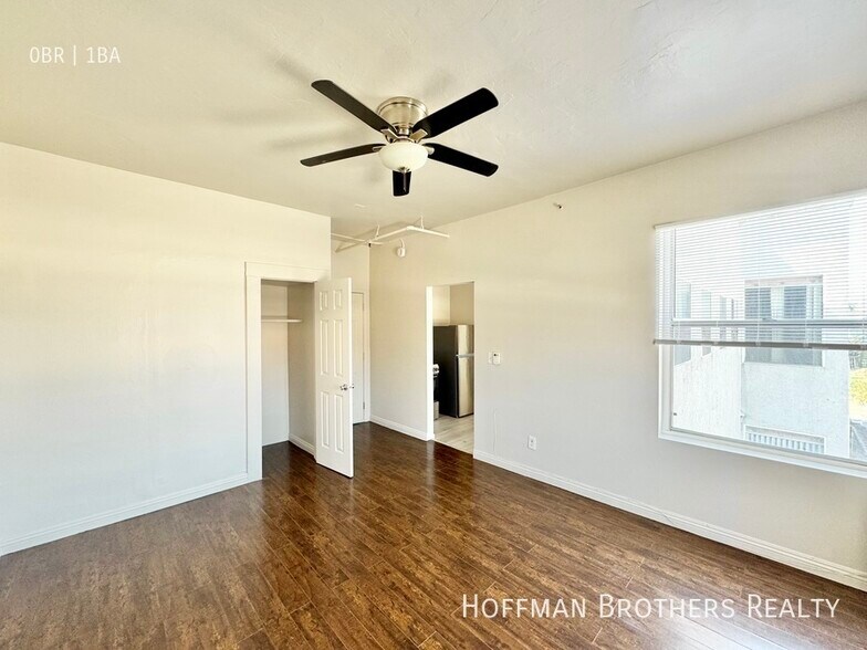 Building Photo - 1318 S Pacific Ave