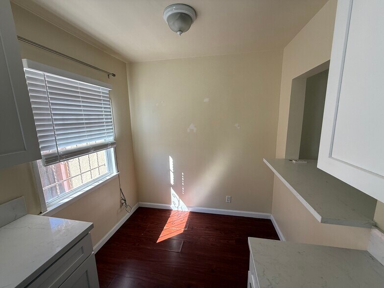 eat in kitchen - 1914 Hauser Blvd