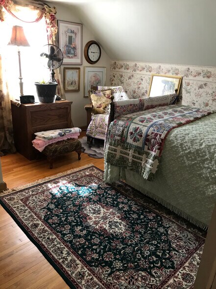 Bedroom 2 upper level - 124 Spruce St