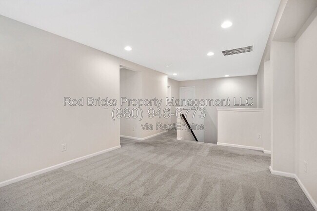 Building Photo - 127 Blossom Ridge Dr