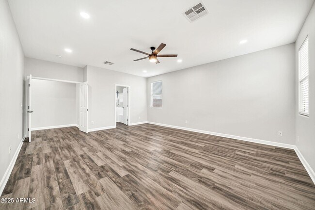 Building Photo - 7859 W Redbird Rd