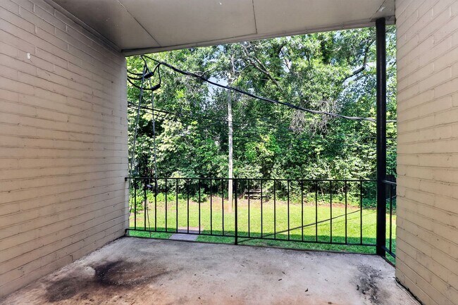 Building Photo - Charming One Bedroom Apartment In The Heart of Plaza Midwood!