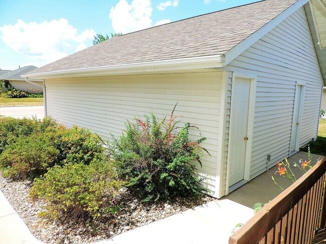 Building Photo - $1,250 | 2 Bedroom, 1 Bathroom Condo | Pet Friendly* | Available for an August 7th, 2026 Move In!