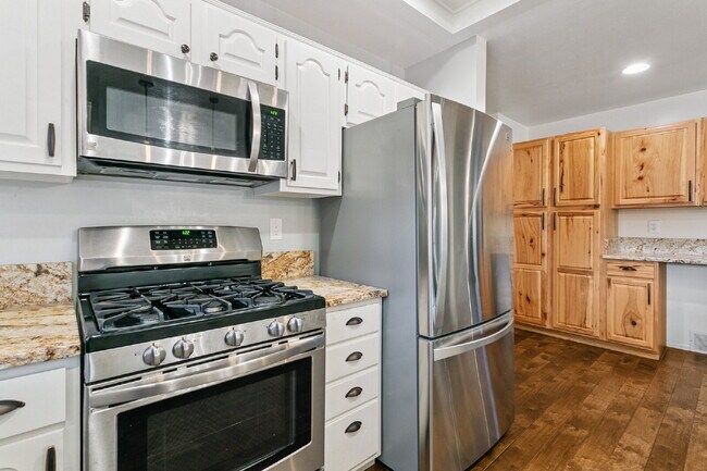 Building Photo - 3-Bed Ranch Retreat in Briargate Just 15 M...