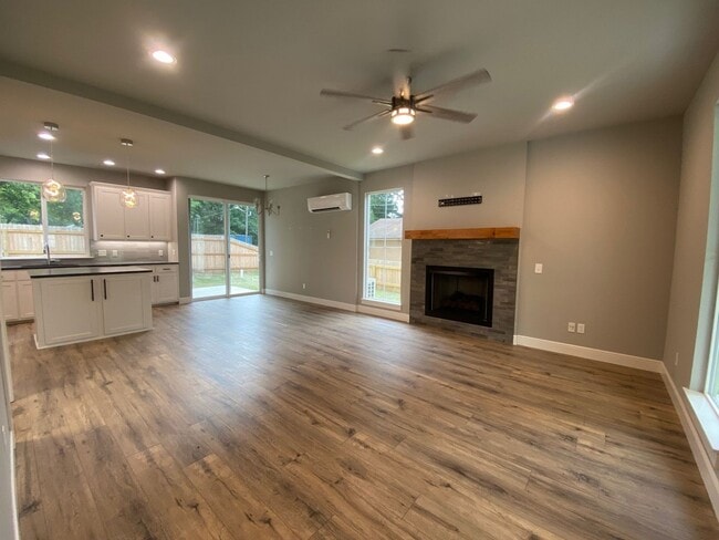 Building Photo - Beautiful home for rent in Coweta!!