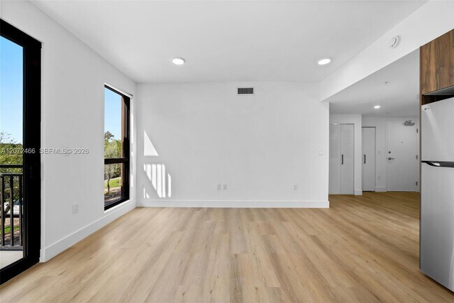 Building Photo - 2479 NE 192 St