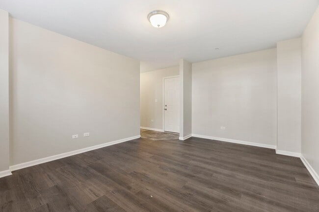 Building Photo - 2955 Madison Dr