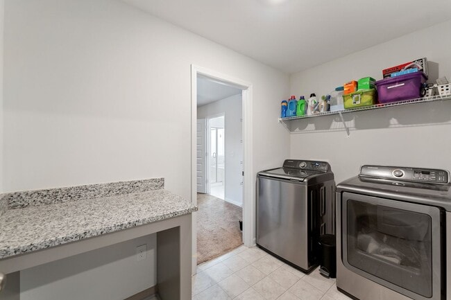 Building Photo - 505 S Oak Crst Dr