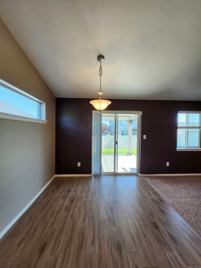 Building Photo - Beautiful One Level in the Reserve At Clea...