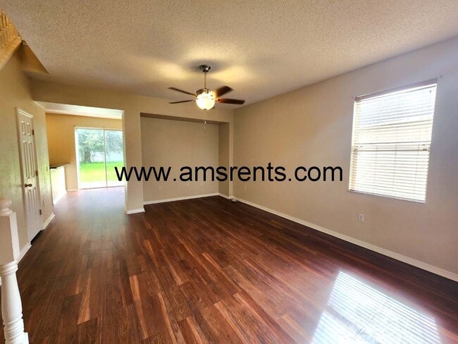 Building Photo - Delightful 3 bedroom 2.5 bath House