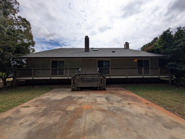 Building Photo - Room in House on Ranson Rd
