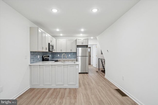Building Photo - 2553 S Dewey St