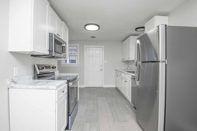 Building Photo - 2440 Woodbine Ave