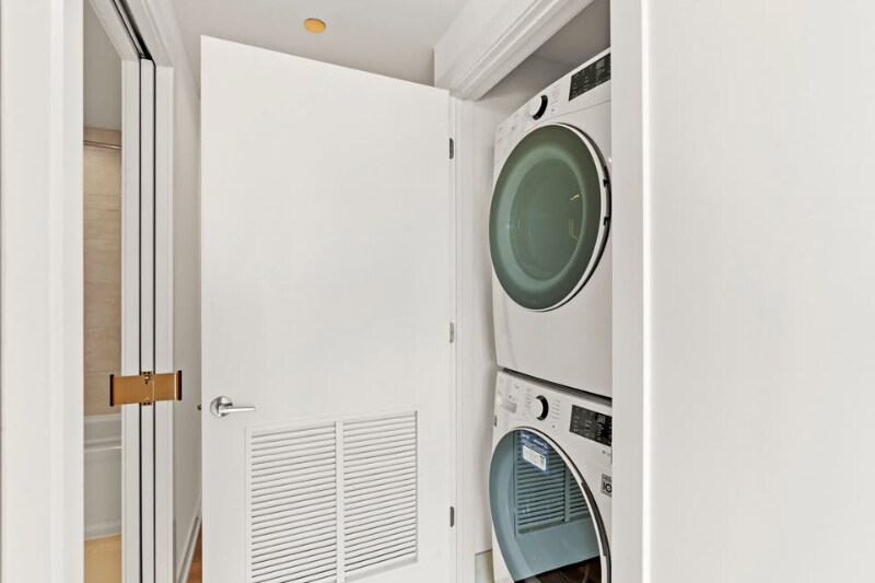 Building Photo - 296 W Hill St