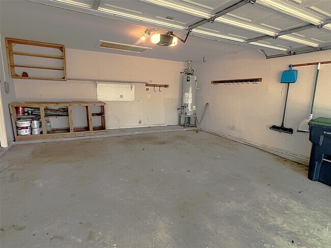 Building Photo - 4910 Linden Pl