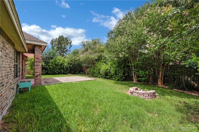 Building Photo - 2523 Yellow Rose Dr