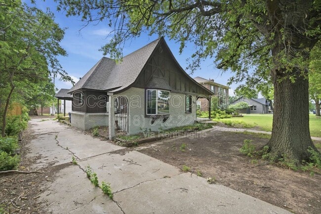 Building Photo - 1109 S Ellison Ave