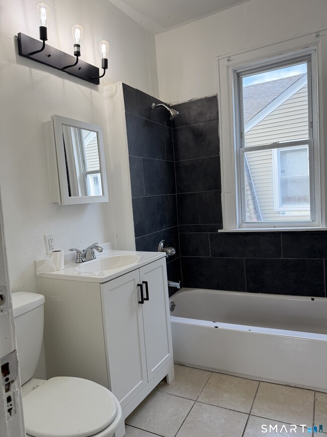 Building Photo - 502 Edgewood St