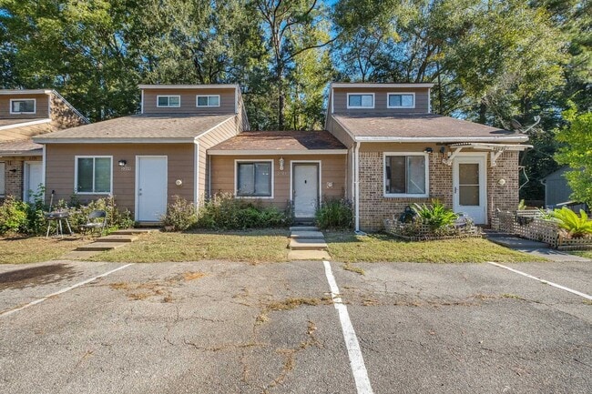 Building Photo - 2203 Sandpiper St