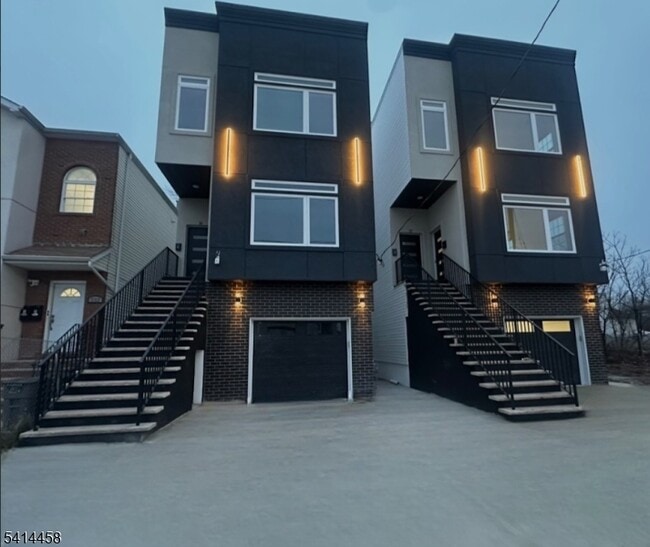 Building Photo - 14 Nelson Pl