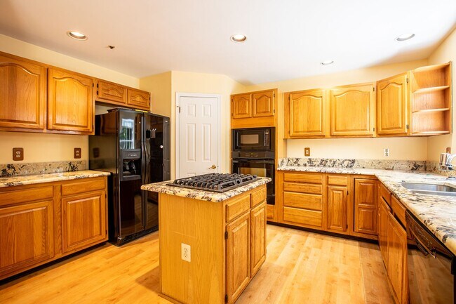 Building Photo - Impressive 3 BR/2 Full BA & 2 Half BA EOG Townhome in Decoverly Adventure!