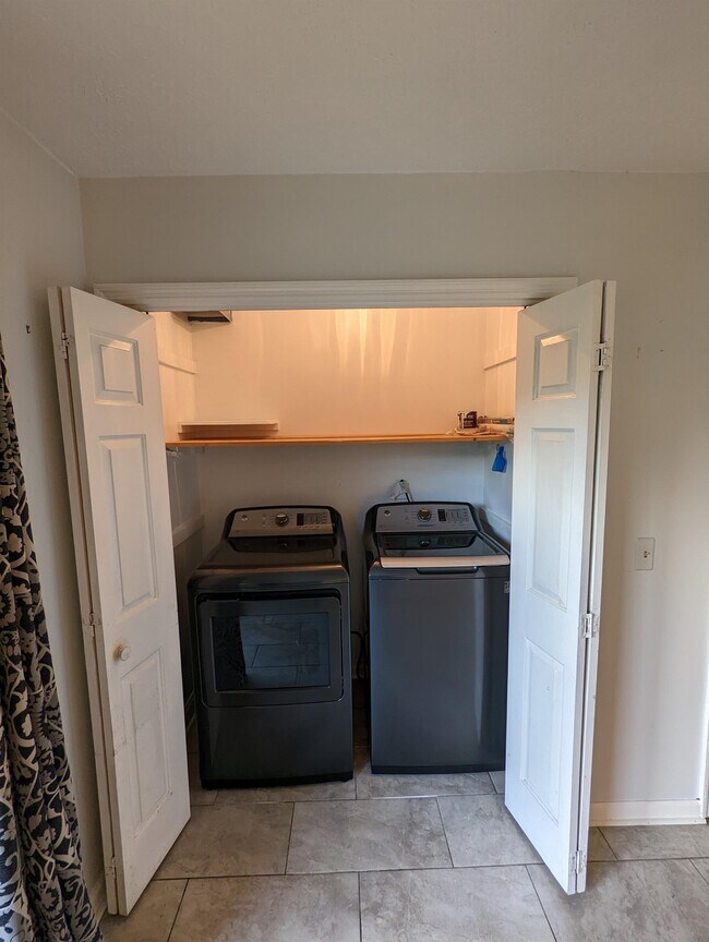 Building Photo - 215 Hickory Forge Dr