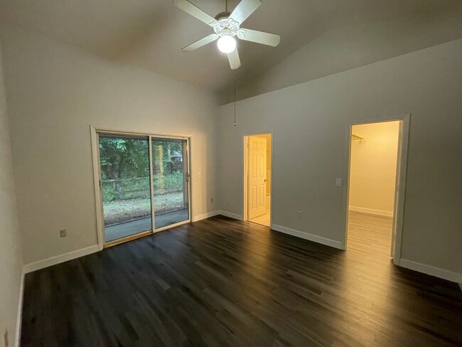 Building Photo - AVAILABLE FALL 2026!!! BEAUTIFUL 3 BEDROOM HOME