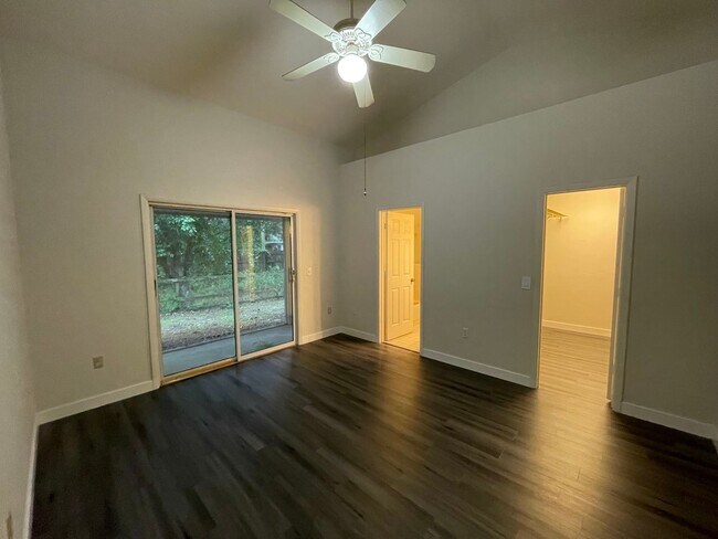 Building Photo - AVAILABLE NOW!!! BEAUTIFUL 3 BEDROOM HOME