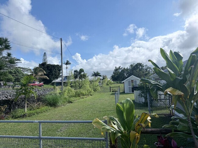 Building Photo - Fully Furnished Studio in Hawaiian Paradise Park- Pets OK!!
