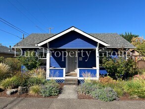 Building Photo - Charming Washburne Home