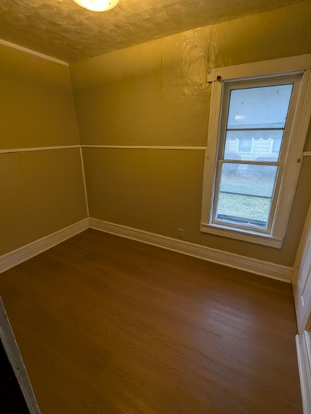 Building Photo - 313 W 21st St