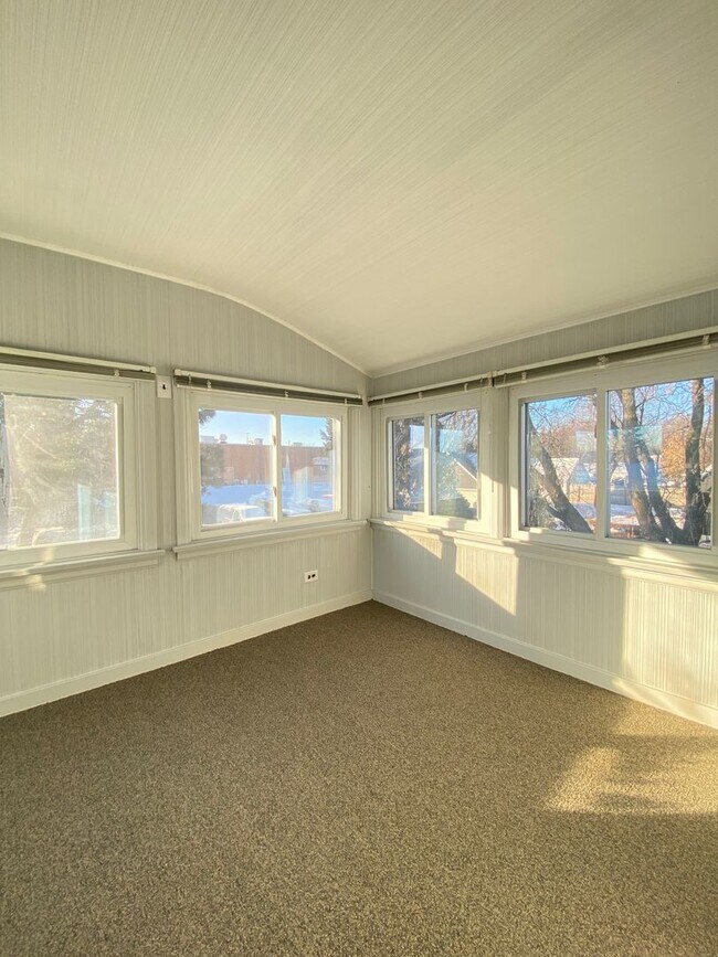 Building Photo - 2409 Omro Rd