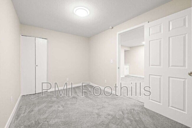 Building Photo - 206 S Holman Way
