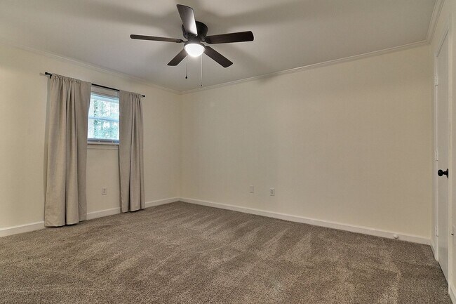 Building Photo - Riverhill Apartments