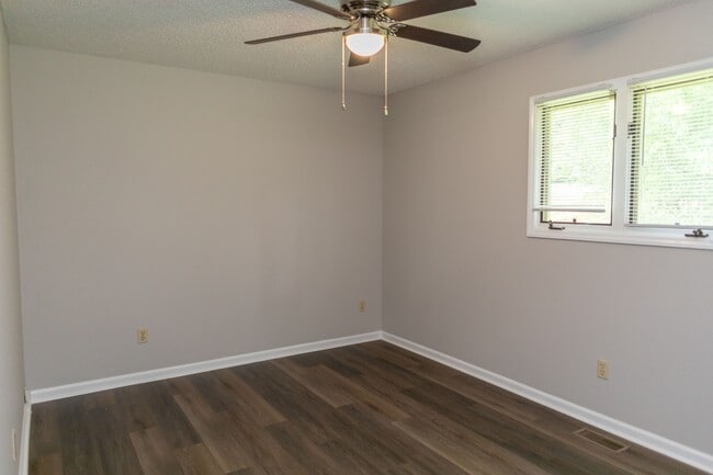 Building Photo - 127 Stephens Dr