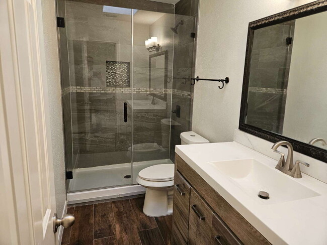 Building Photo - Fully Remodeled 3 Bed Home Near Galleria & Memorial Park - Utilities Included