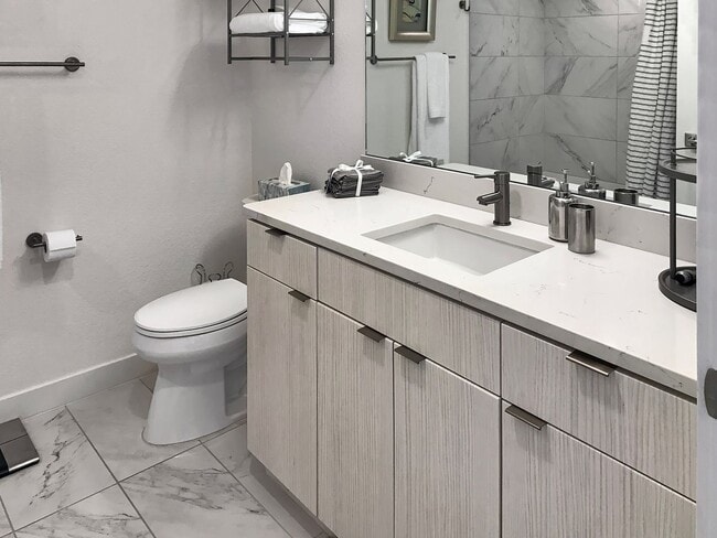 Building Photo - $0 DEPOSIT OPTION. GORGEOUS STUDIO IN 1616 SOUTH AT PLATT PARK