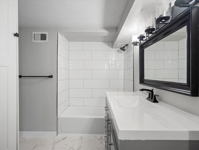 Building Photo - Charming Updated Bungalow near Downtown De...