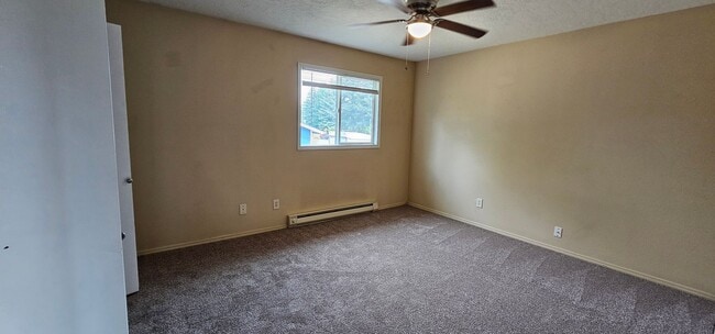 Building Photo - 2 Bed 1 Bath Home Available in Heart of Be...